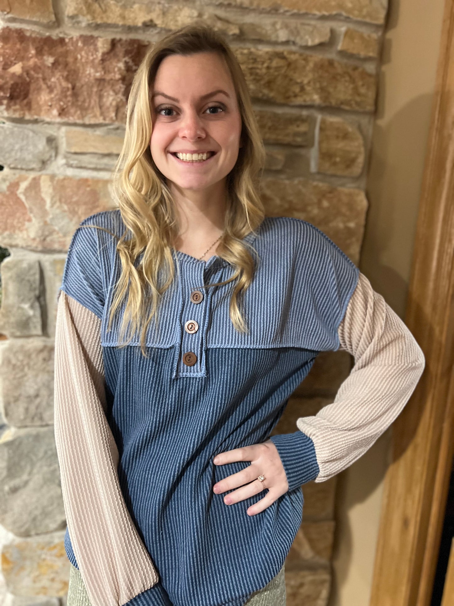 COLOR BLOCK RIB BUTTON FRONT TOP
