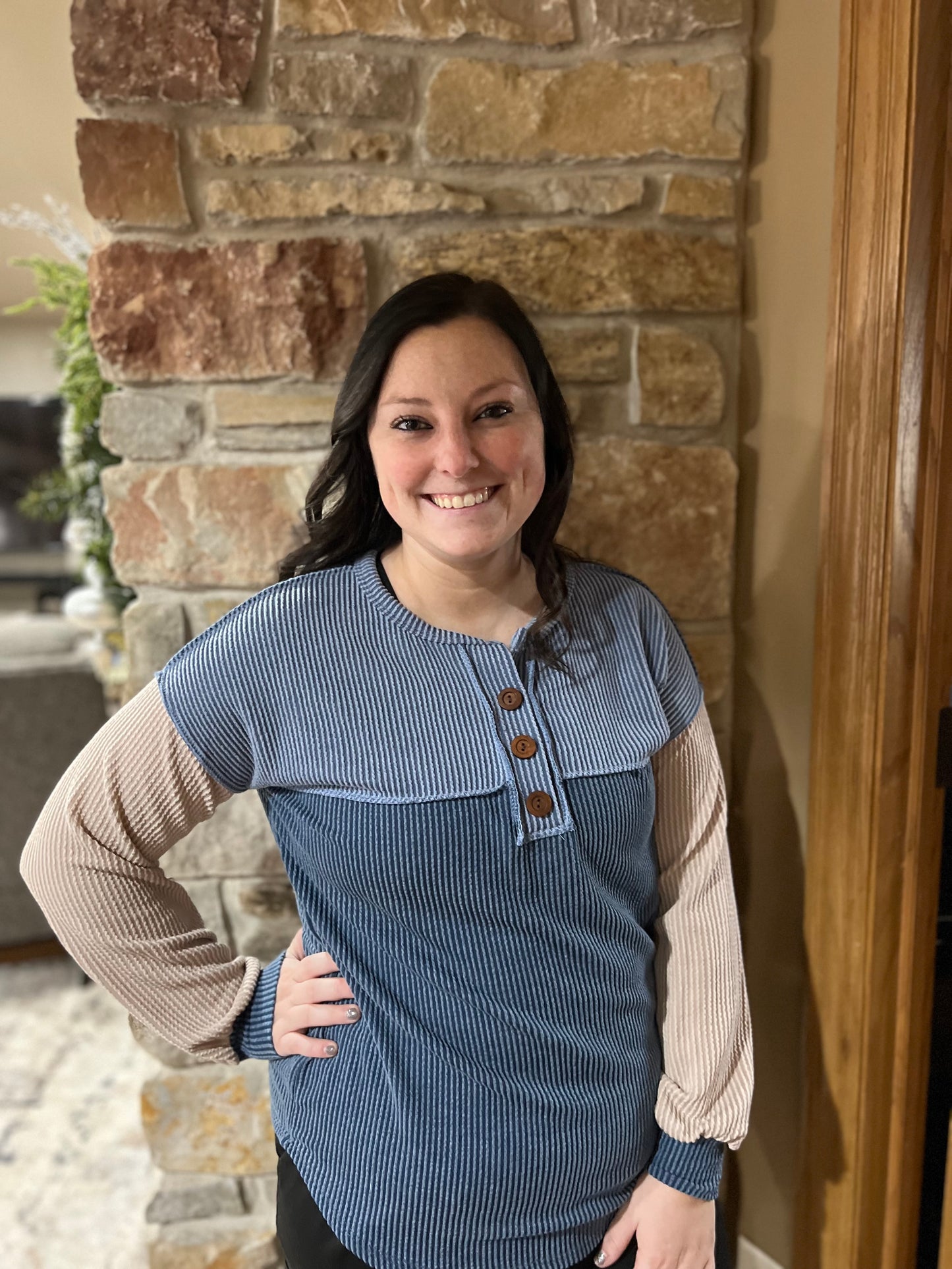 COLOR BLOCK RIB BUTTON FRONT TOP