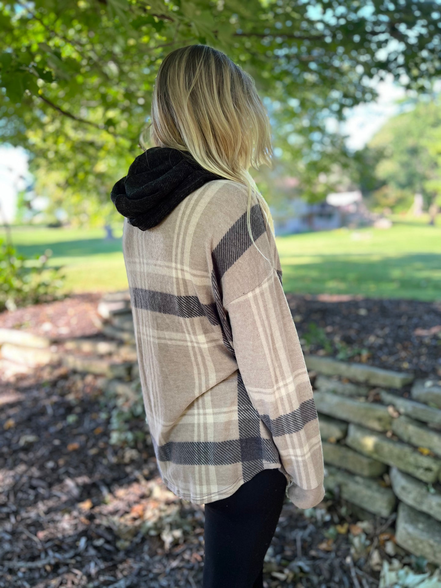 PLAID BUTTON DOWN HOODED SHACKET