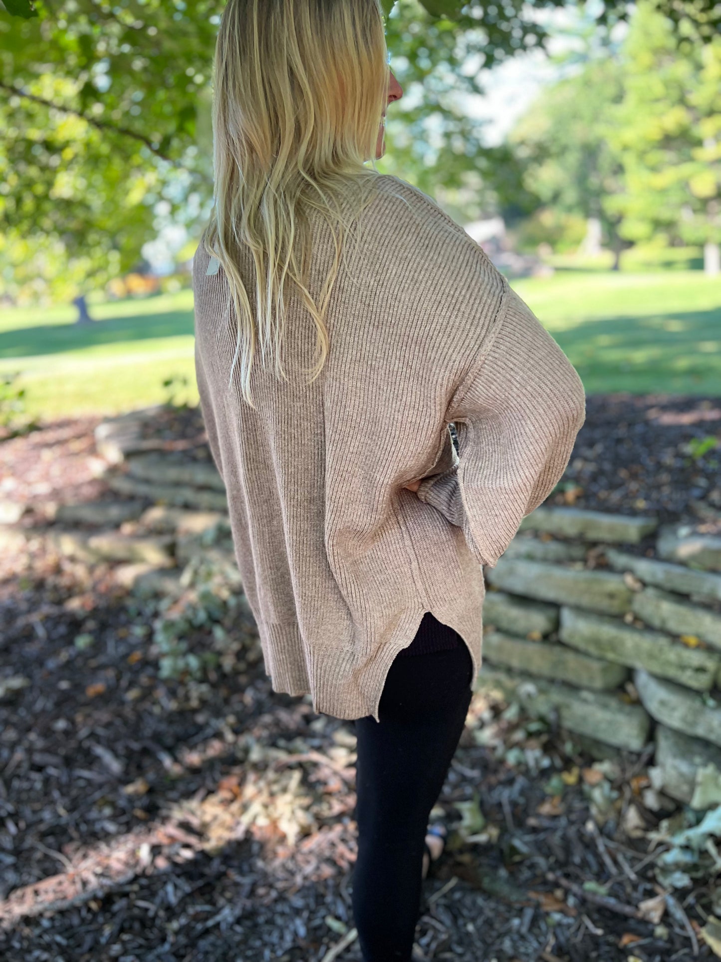 RIBBED MOCK NECK PULLOVER