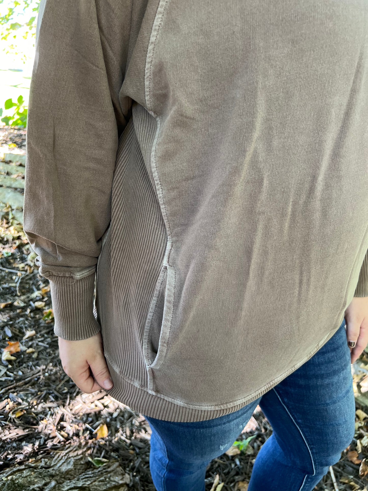 PIGMENT DYED FRENCH TERRY PULLOVER WITH POCKETS